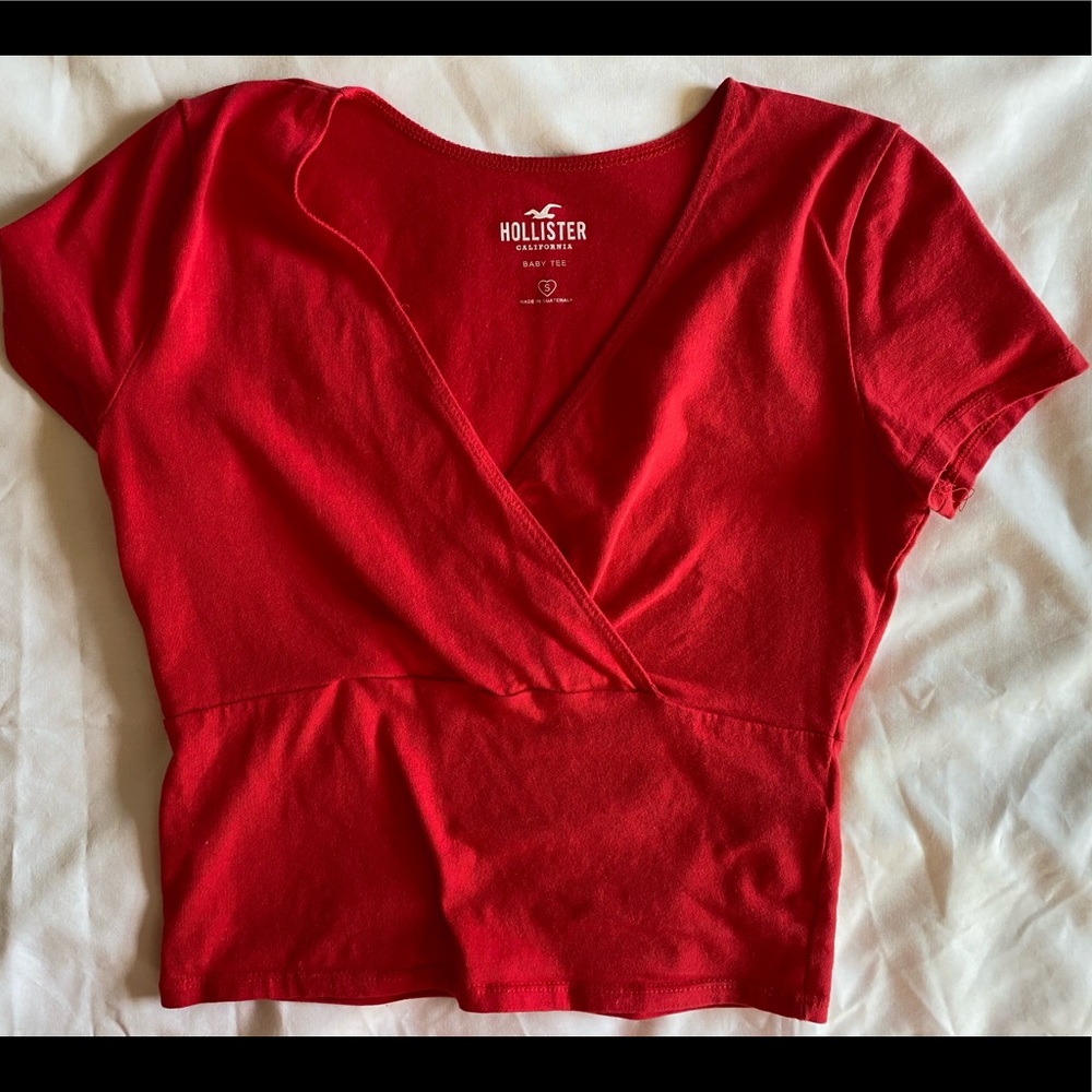 Cute red Hollister top